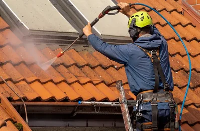 Démoussage et hydrofuge de toiture à Forcalqueiret